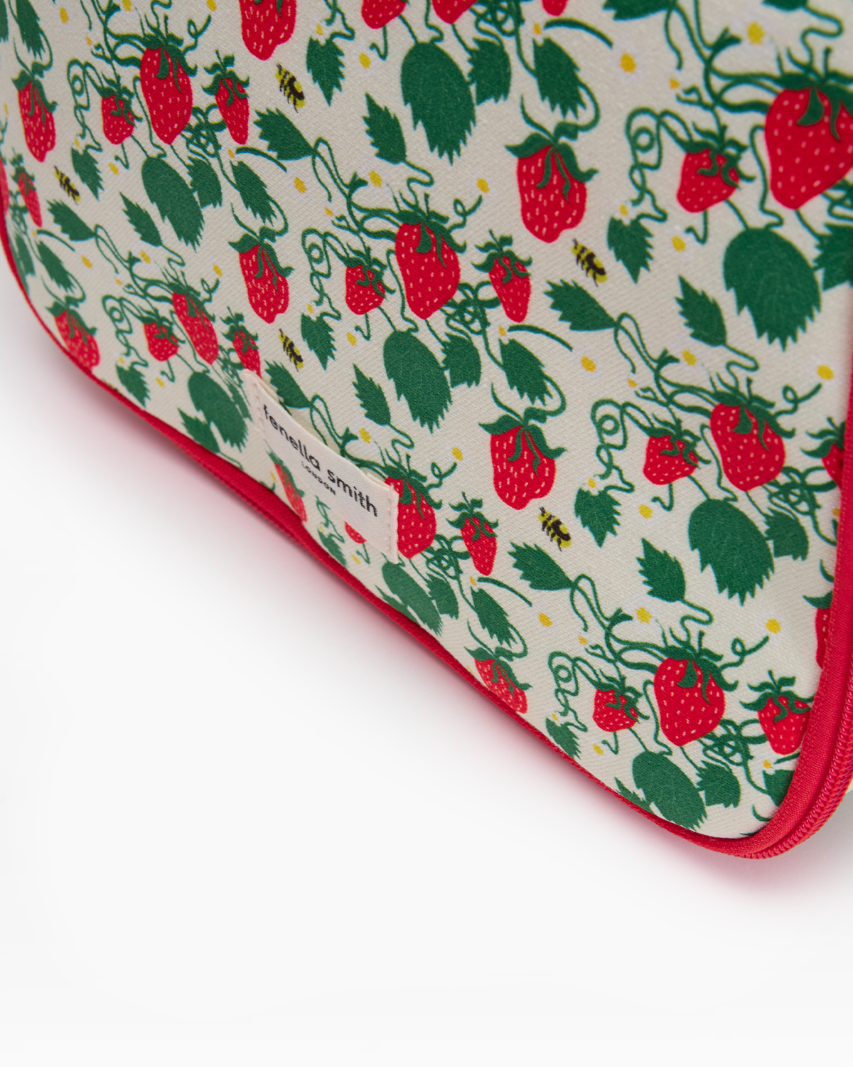 Lyla Hanging Washbag - Strawberries
