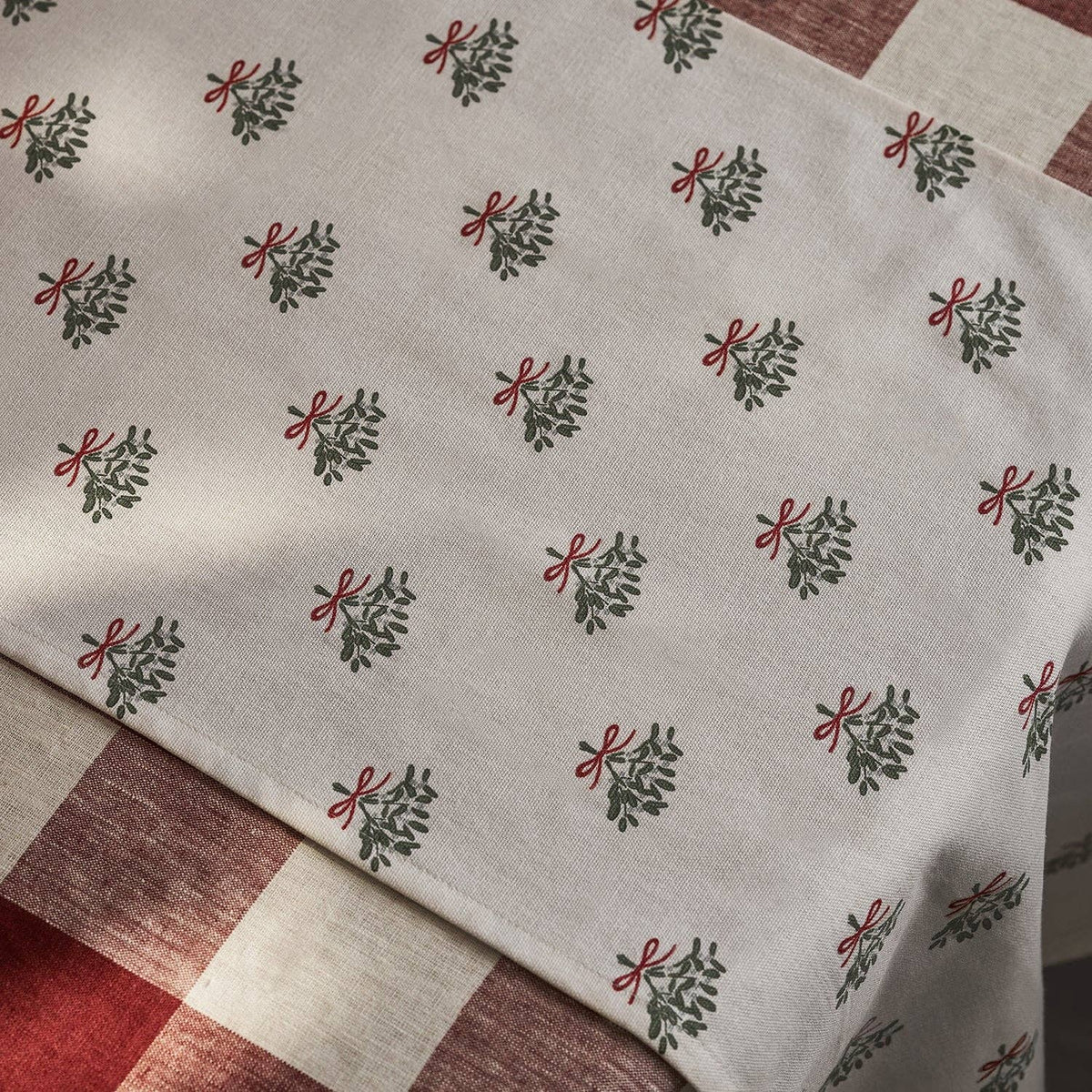 Mistletoe Table Runner - Short