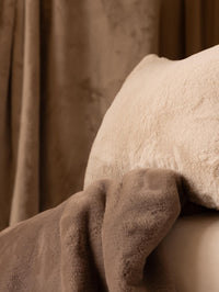 Luxurious Faux Fur Throw – Taupe