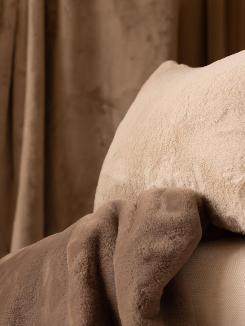 Luxurious Faux Fur Throw – Taupe