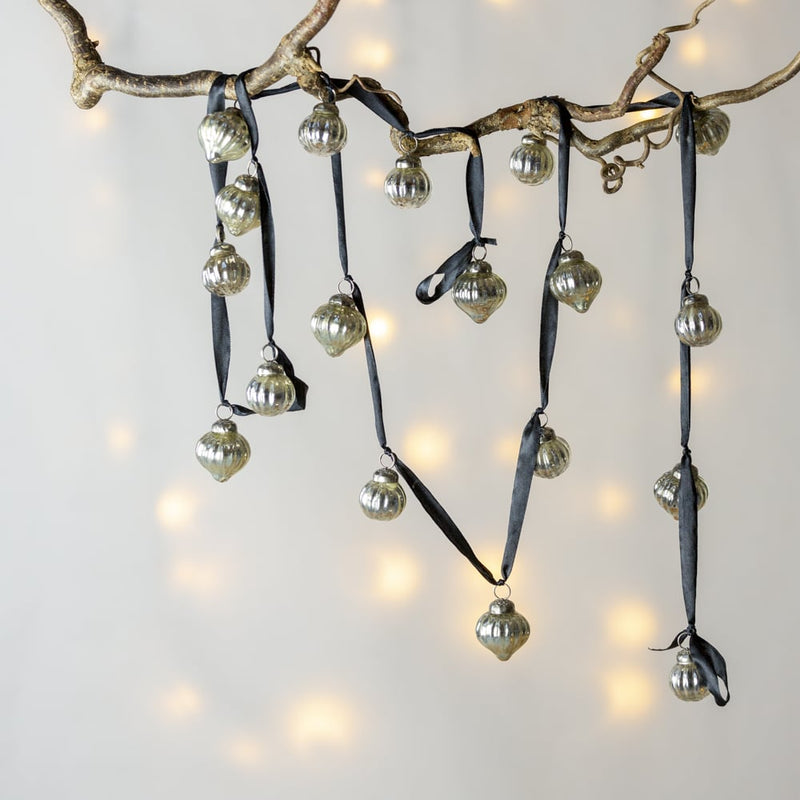 Ribbed Bauble Garland Silver on Black Ribbon