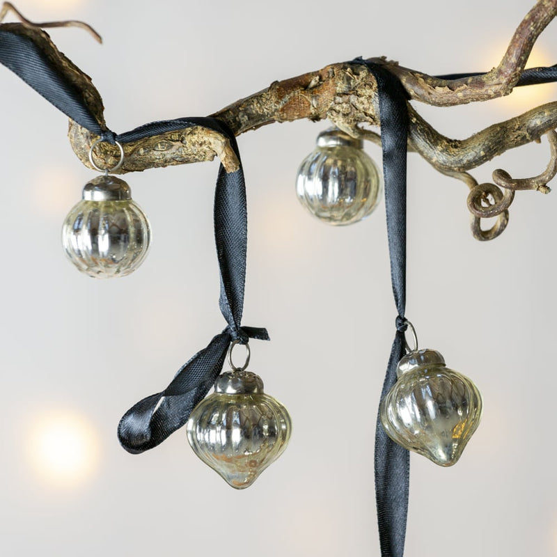 Ribbed Bauble Garland Silver on Black Ribbon