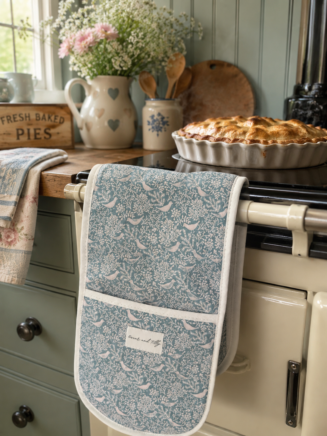 Birds & Branches Oven Gloves – Powder Blue
