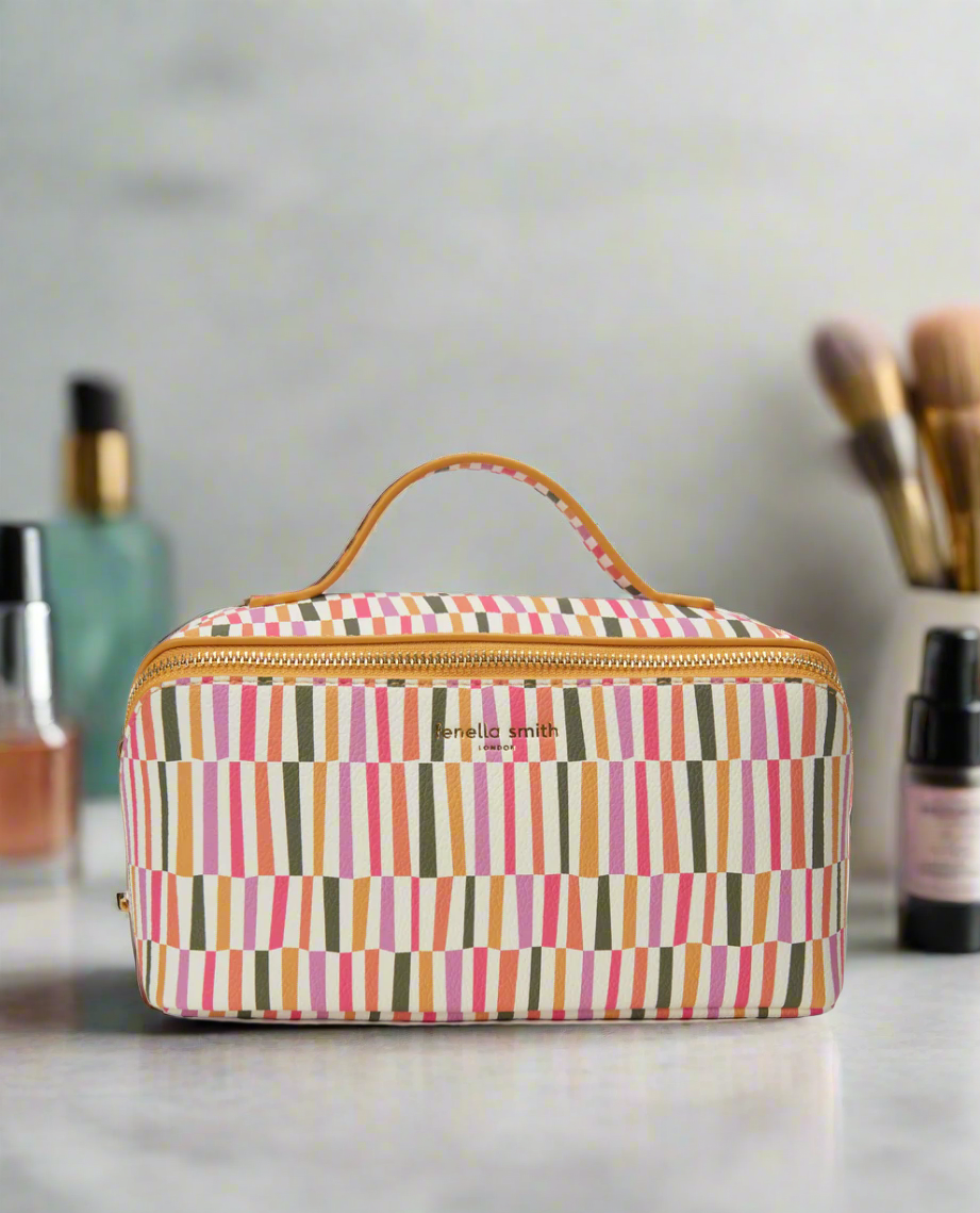 Abstract Lines Flat Lay Make-Up Bag