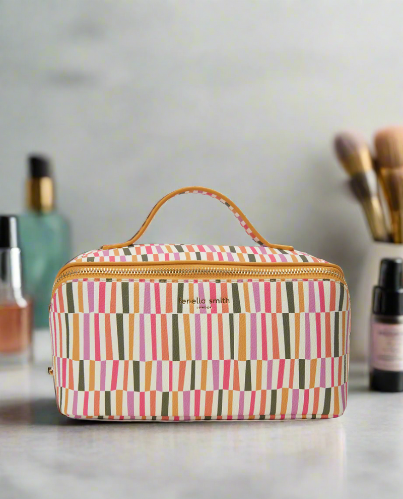 Abstract Lines Flat Lay Make-Up Bag
