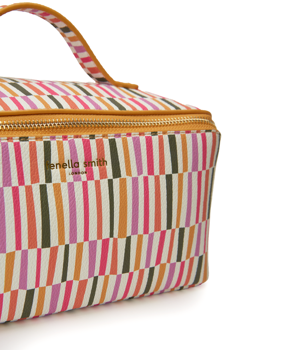 Abstract Lines Flat Lay Make-Up Bag