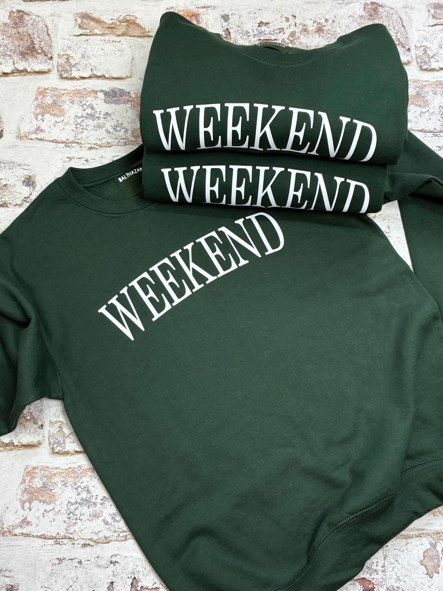 Living for the Weekend Sweatshirt - in Forest Green