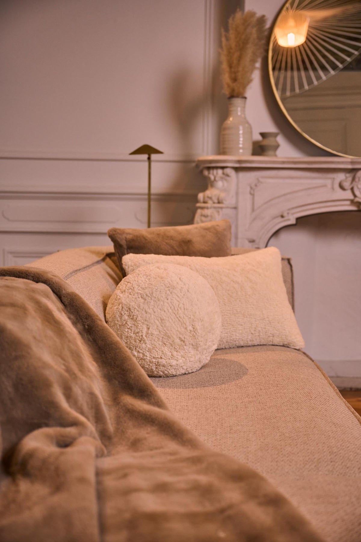 Luxurious Faux Fur Throw – Taupe