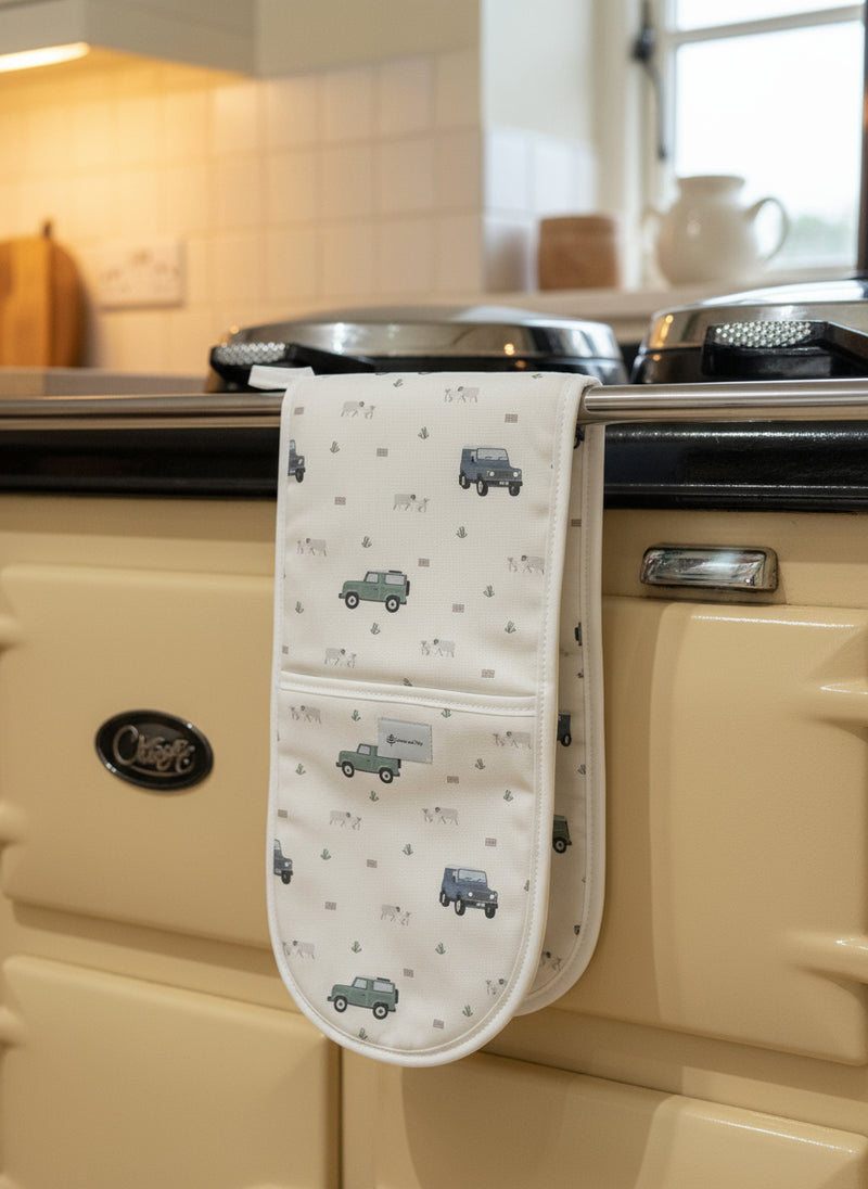 Oscar & Tilly Hare Oven Gloves
