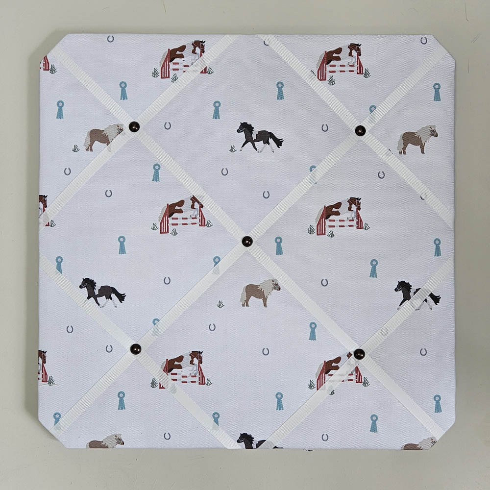 Memo board with horse-themed design on a light gray background