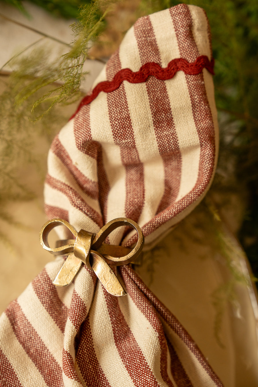 Antique Brass Bow Napkin Ring - single