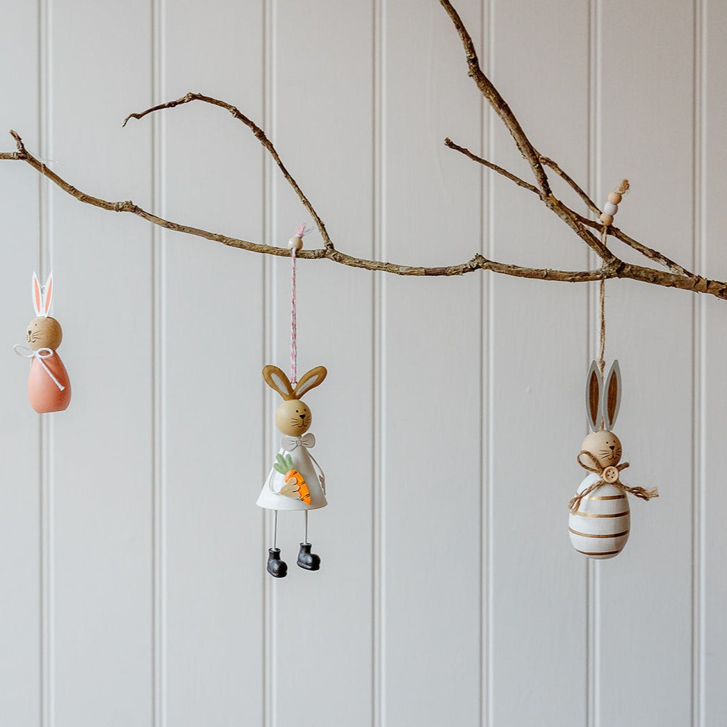 Hanging Metal Bunny with Carrot