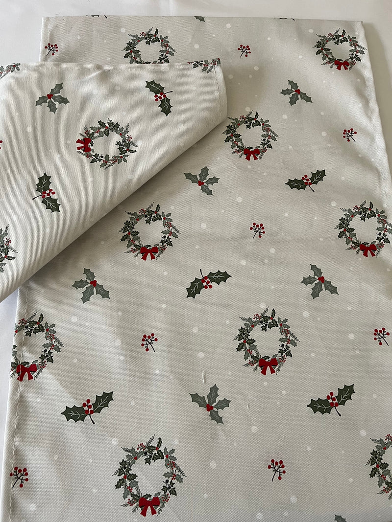 Christmas Wreath Table Runner