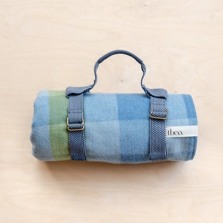 Recycled Wool Picnic Blanket in Blue Gradient Gingham