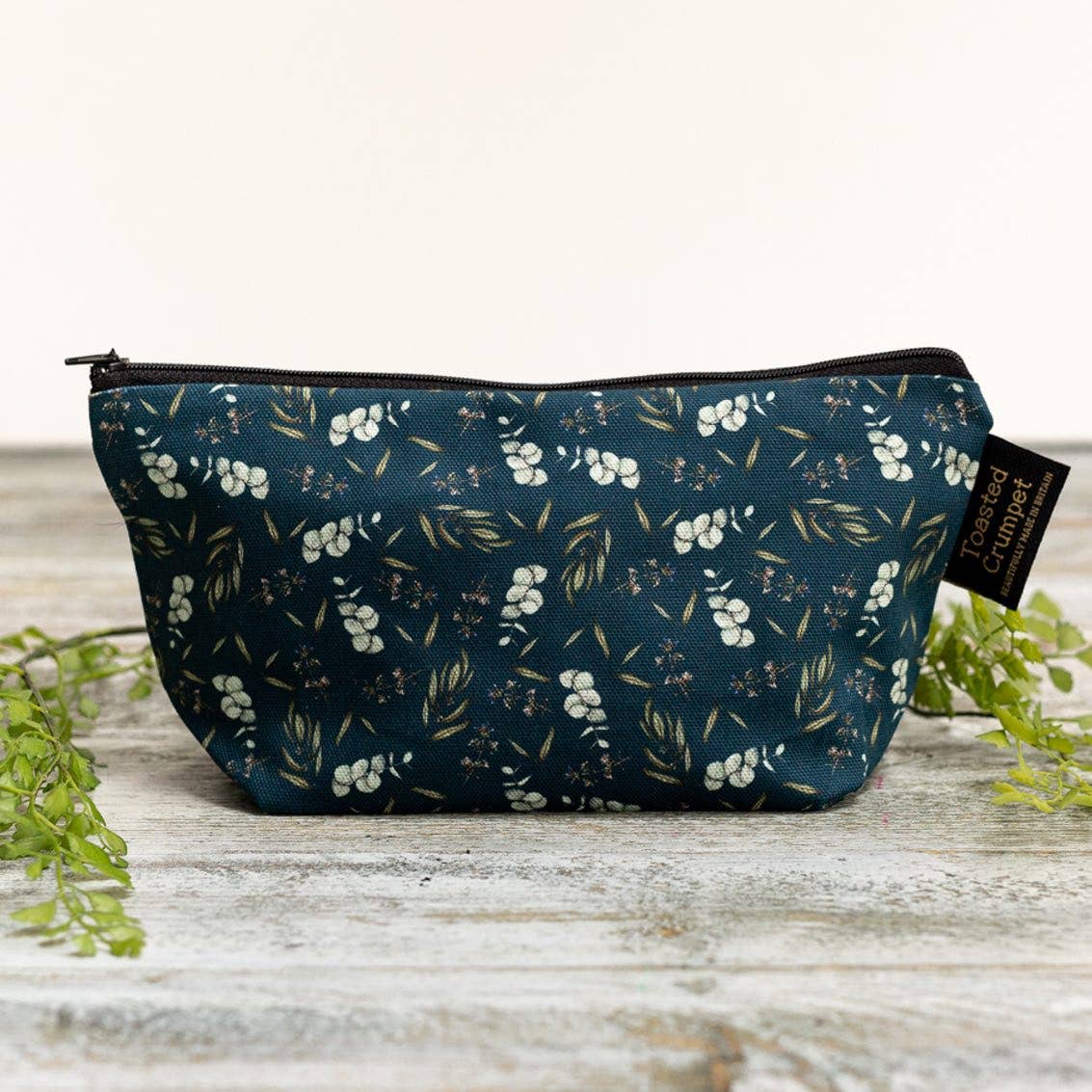 Eucalyptus Noir Makeup Bag