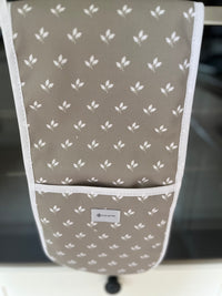 Leaf Design Oven Gloves