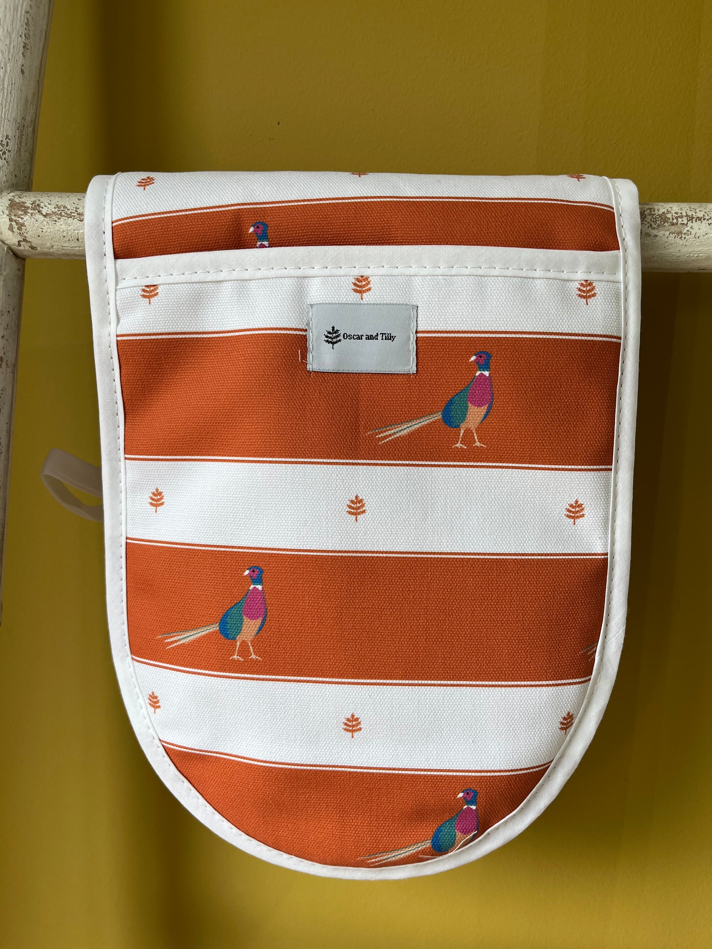 Oscar & Tilly Pheasant Design Oven Gloves