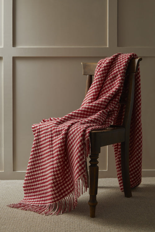 Houndstooth Berry Red Throw